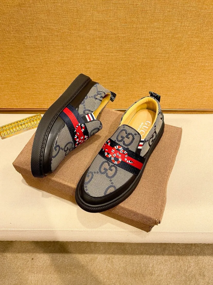 Factory price 400. [Gucci] Gucci's latest 🎁🎁 fashionable casual men's shoes 👟, hot style 💥 simple and elegant style, exclusive for trendy men. Unique official website latest brand 👑 original decoration, fashionable and generous, original cowhide leather ✅ breathable sheepskin lining, official website designated wear-resistant casual outsole, classic model taken in real life 🎬38-44. Can be customized45